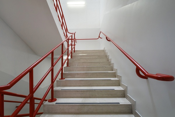 Korszerű világítás a társasházakban – A lépcsőházi panel lámpákról röviden